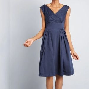 Emily and Fin Keener Postures Midi Dress in Navy in XL
Never worn